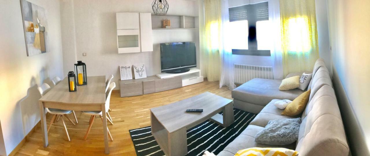 Alojamiento La Rosaleda Ponferrada Exteriör bild